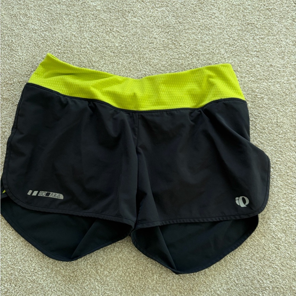 Pearl Izumi Women's Black and Yellow running shorts